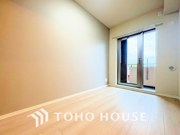 内装 採光もある洋室は、くつろぎのひと時を過ごすのにぴったり