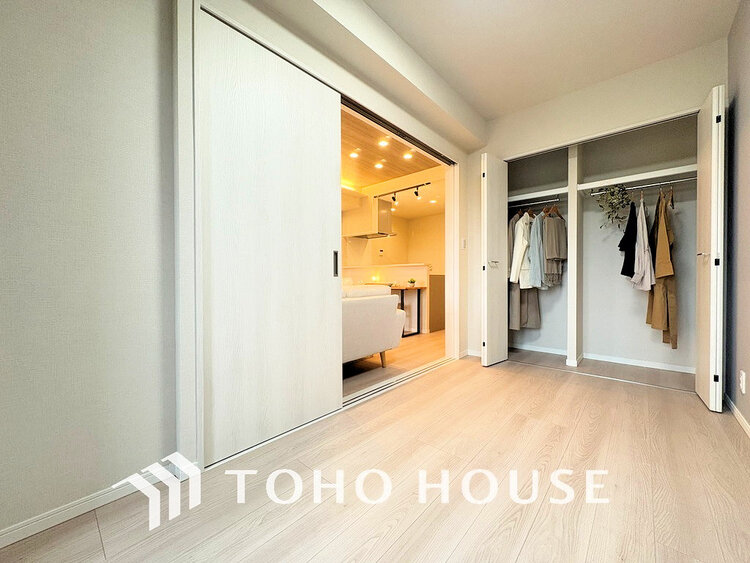 内装 シンプルですっきりとした室内は飽きのこない居心地の良い雰囲気