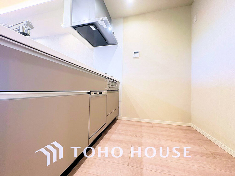 キッチン 落ち着きのあるカラーで統一された清潔感と気品が溢れるキッチン