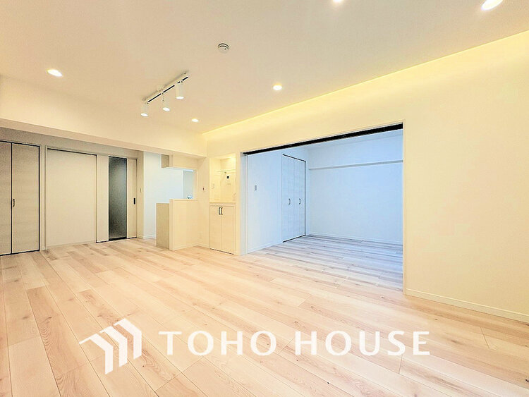 内装 広がりのある住空間、家族が集まるリビング・ダイニング