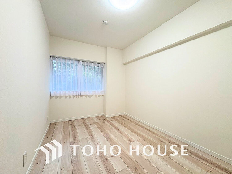 内装 採光もある洋室は、くつろぎのひと時を過ごすのにぴったり