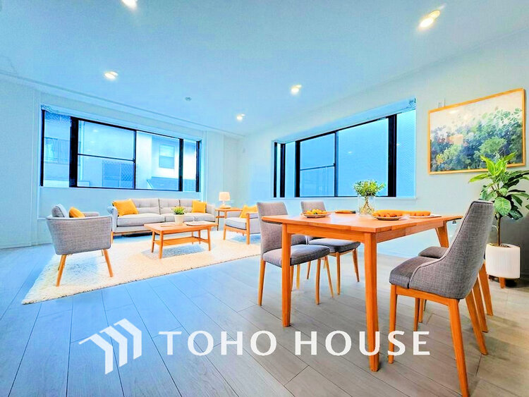 内装 広がりのある住空間、家族が集まるリビング・ダイニング(家具は全てCGです)