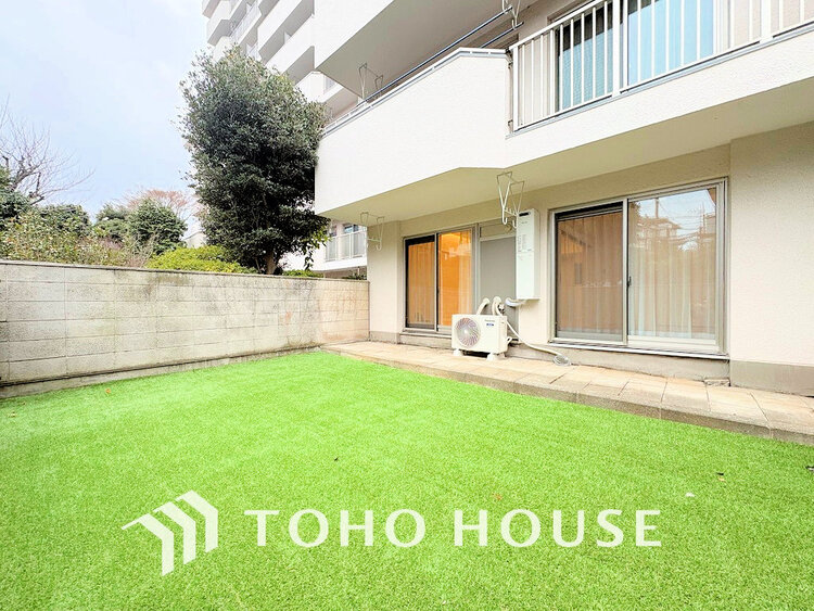 その他 広いお庭はガーデニングなど、ご家族の楽しめる場所の一つに