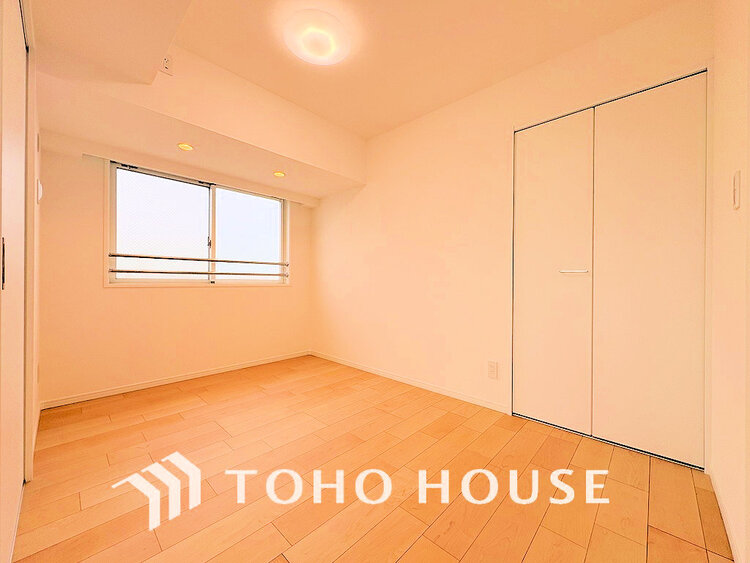 内装 採光もある洋室は、くつろぎのひと時を過ごすのにぴったり