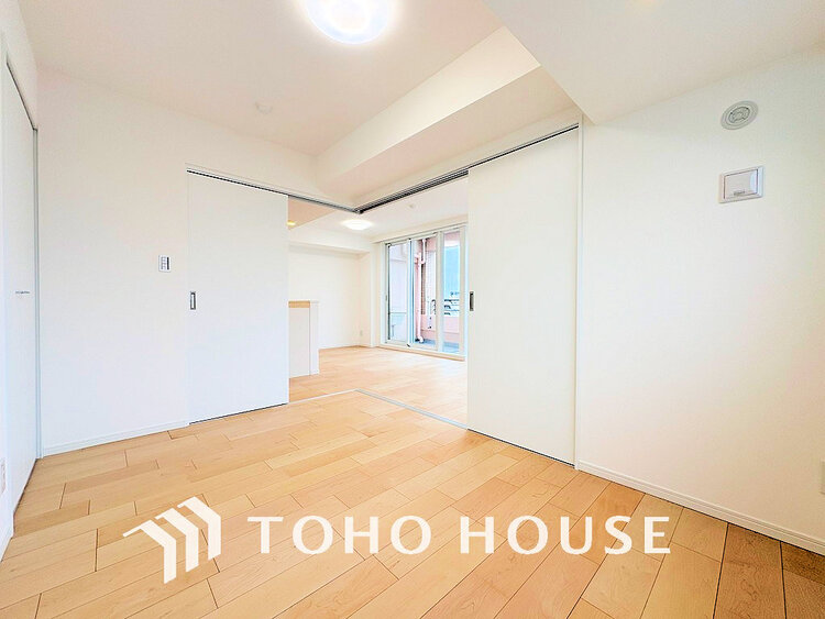 内装 シンプルですっきりとした室内は飽きのこない居心地の良い雰囲気