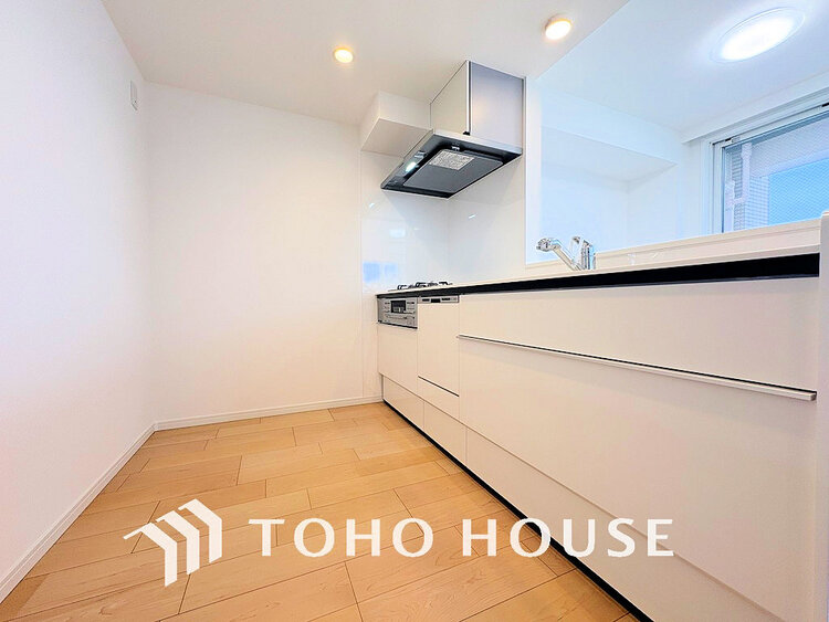 キッチン 落ち着きのあるカラーで統一された清潔感と気品が溢れるキッチン