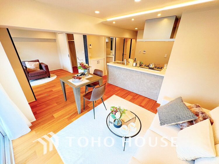 内装 広がりのある住空間、家族が集まるリビング・ダイニング