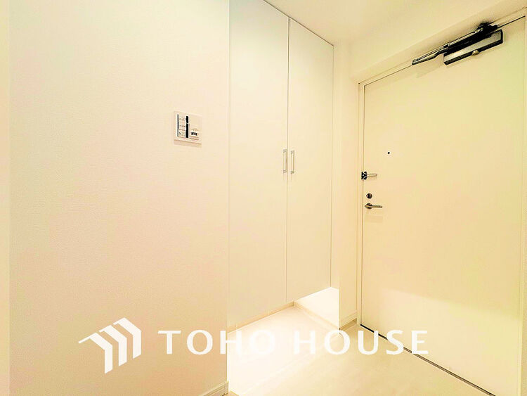 玄関 落ち着いた雰囲気の玄関、家族の帰りを暖かく迎えてくれます