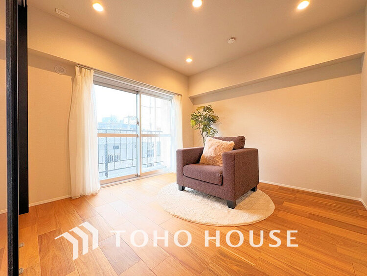 内装 採光もある洋室は、くつろぎのひと時を過ごすのにぴったり