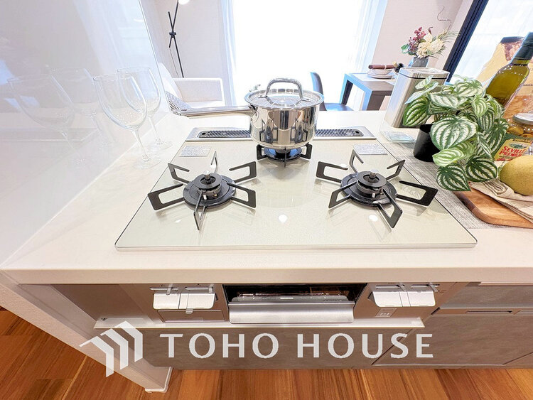 その他 3口ガスコンロで効率よくお料理できますね