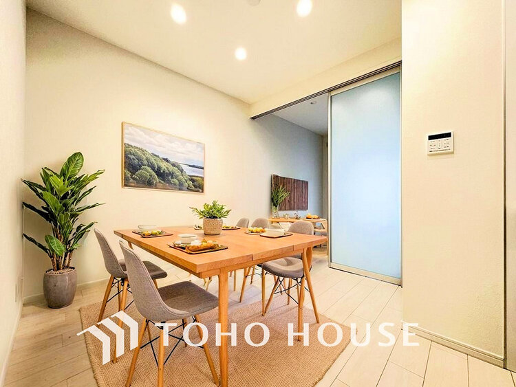 内装 広がりのある住空間、家族が集まるダイニング(家具は全てCGです)