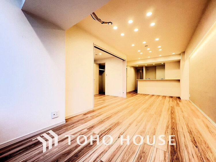 内装 広がりのある住空間、家族が集まるリビング・ダイニング