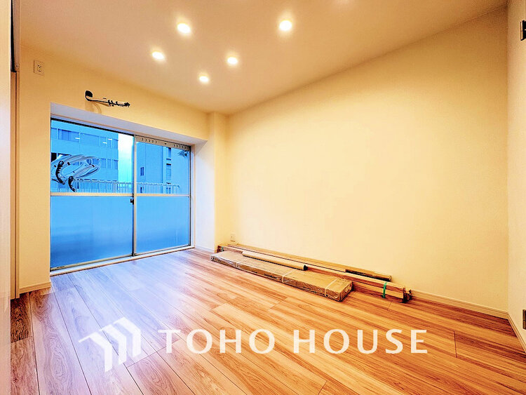 内装 採光もある洋室は、くつろぎのひと時を過ごすのにぴったり