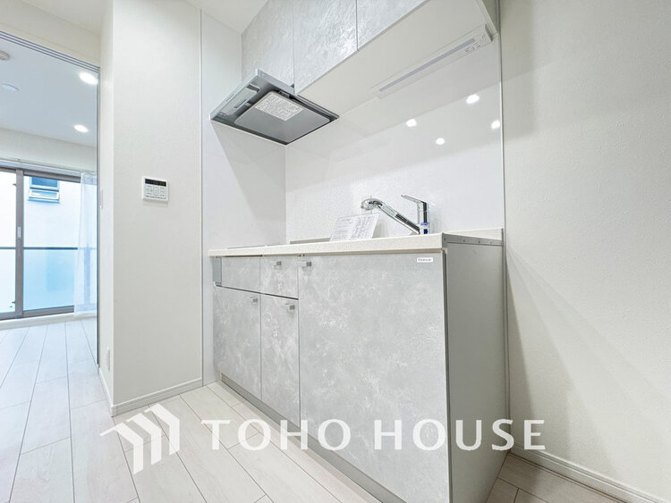 キッチン 落ち着きのあるカラーで統一された清潔感と気品が溢れるキッチン