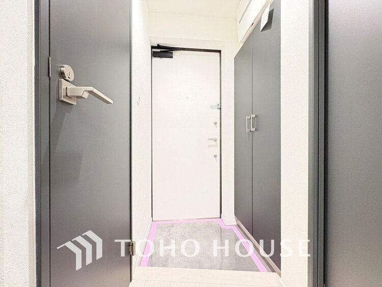 玄関 落ち着いた雰囲気の玄関、家族の帰りを暖かく迎えてくれます