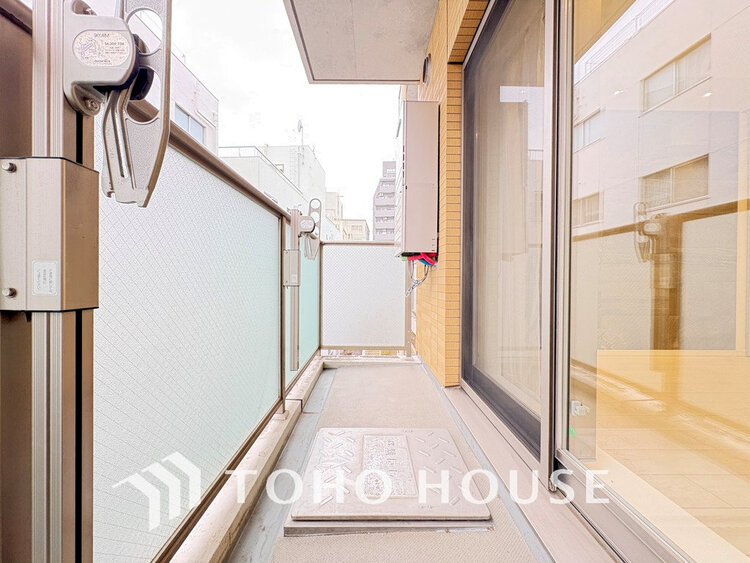 バルコニー 日当たりの良いバルコニーで晴れの日の洗濯物も楽しみになりますね