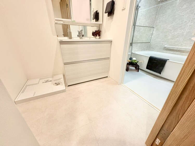 その他 十分な広さの脱衣所。