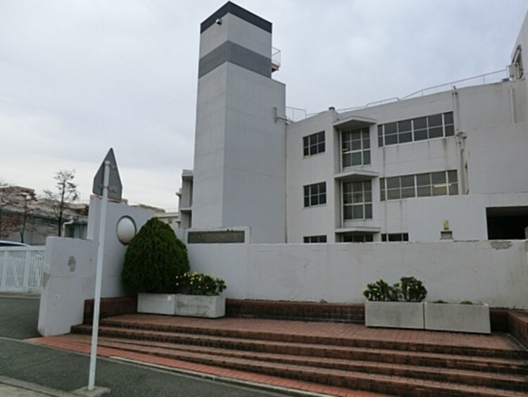 周辺 横浜市立川和中学校まで約1330ｍ