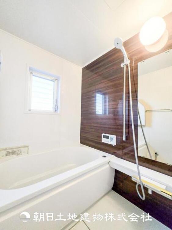 風呂 1日の疲れを癒すバスタイム。心地よいリラックスを叶える独立した美しい空間です。