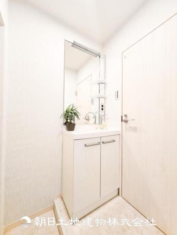 洗面 慌ただしい1日が始まり、充実した1日の終わりを締めくくる洗面所。