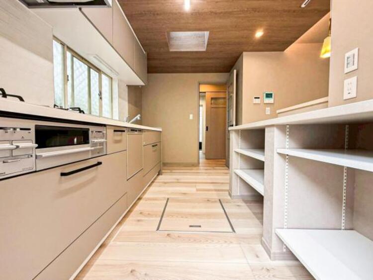 キッチン 【キッチン】リビングダイニングが見渡せるカウンターキッチン！　お料理をする人も開放感が心地いいです。 