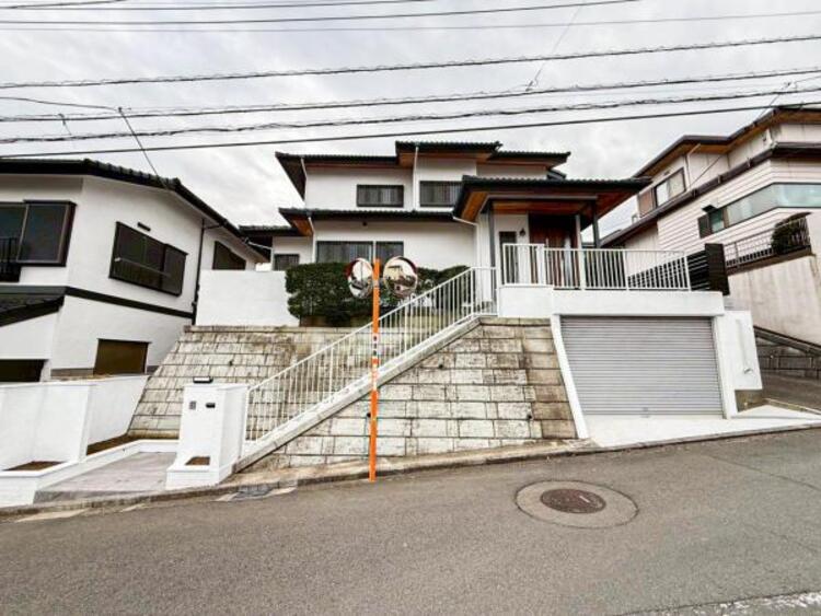 外観 家の良し悪しだけではなく周辺環境も重要なポイントとなります！ご案内時に周辺環境もご案内いたします！流行に左右されず将来にわたって価値が継続する佇まい！良好な住環境が保たれたエリアで新生活を過ごせます 