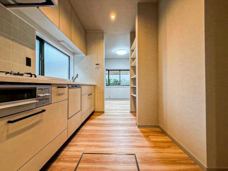 キッチン 【キッチン】リビングダイニングが見渡せるカウンターキッチン！　お料理をする人も開放感が心地いいです。 