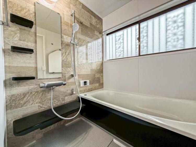 風呂 【浴室】使いやすい最新システムバスににリフォーム済みです。ご入居時から気持ちよくお使いいただけます。  