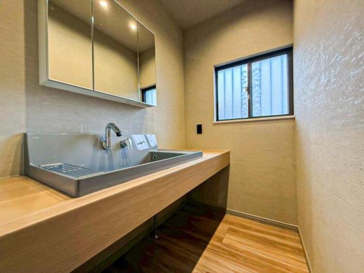 洗面 【洗面・脱衣所】使用頻度の高い場所だからこそ便利な空間に。多人数での使用も考えた便利な空間です 