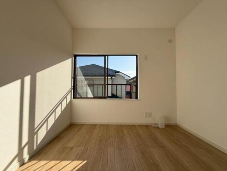 内装 健やかな時間を過ごせるプライベートルームはとても大切です！！インテリアにも合わせやすいカラーリング！それぞれの居室に思い思いのコーディネートをしてより空間を演出することでよりいっそう大事にな空間に！ 