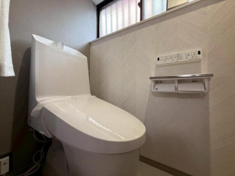 トイレ ウォシュレット、保温機能付き便座など充実の設備です　お掃除がしやすくストレスフリー！！ 