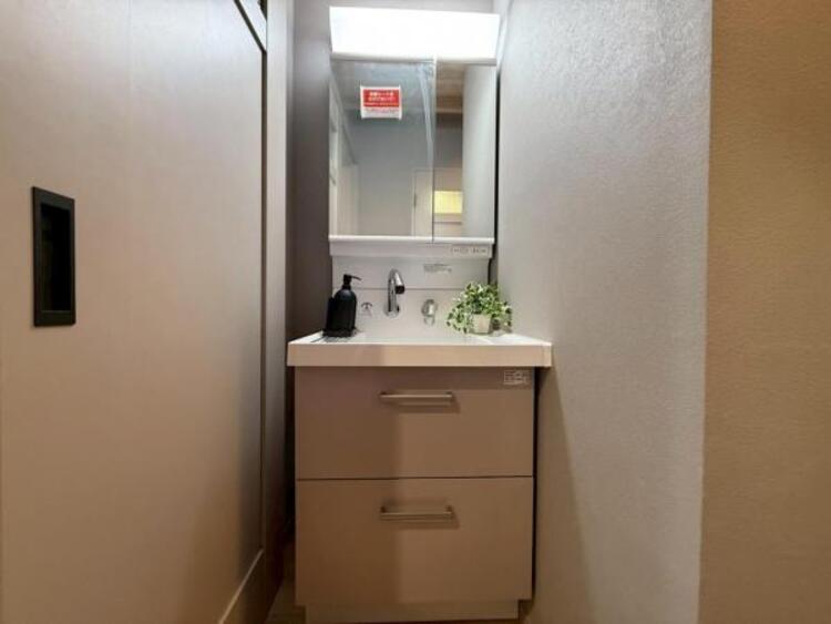 洗面 使用頻度の高い場所だからこそ便利な空間に。多人数での使用も考えた便利な空間です 