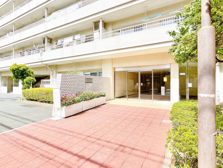 エントランス 外と内をつなぐエントランスは、まさに顔となる場所。