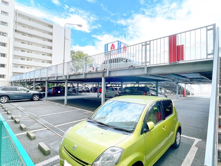 駐車場 本物件の駐車スペースです。車種制限のある場合もございますので、お気軽にお問い合わせくださいませ。