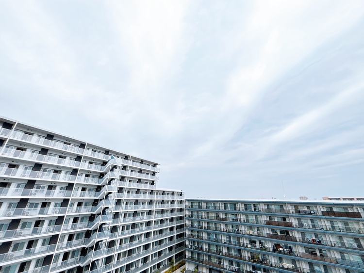バルコニー 窓を開けると広がる青空。心をリフレッシュして日々を過ごしていきましょう。