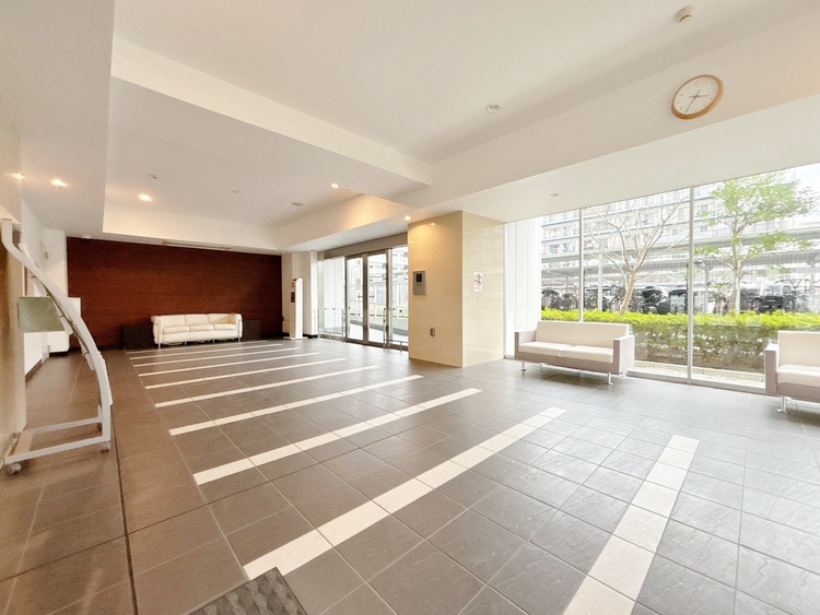 エントランス エントランス内部は、管理が行き届き清潔な共有スペースとなっています。