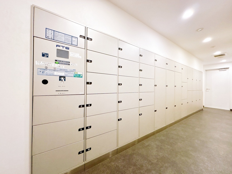 設備 共用部分の宅配ボックスです。留守中の荷物受け取りもできるので、安心して外出ができますね。