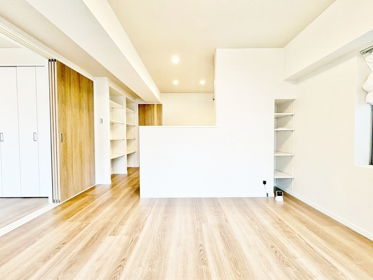 居間 居心地の良い空気感は、暮らしのステージを彩り、心からのやすらぎと満足感を与えてくれます。