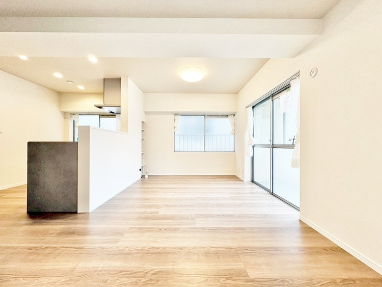 居間 飾り過ぎないシンプルな内装と偏り過ぎないデザインで統一しました。