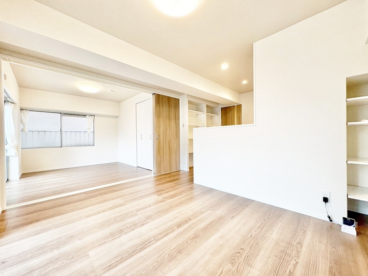 居間 快適に過ごす毎日を求めて、暮らしの中でご自身の「マイホーム」に創り上げてください。