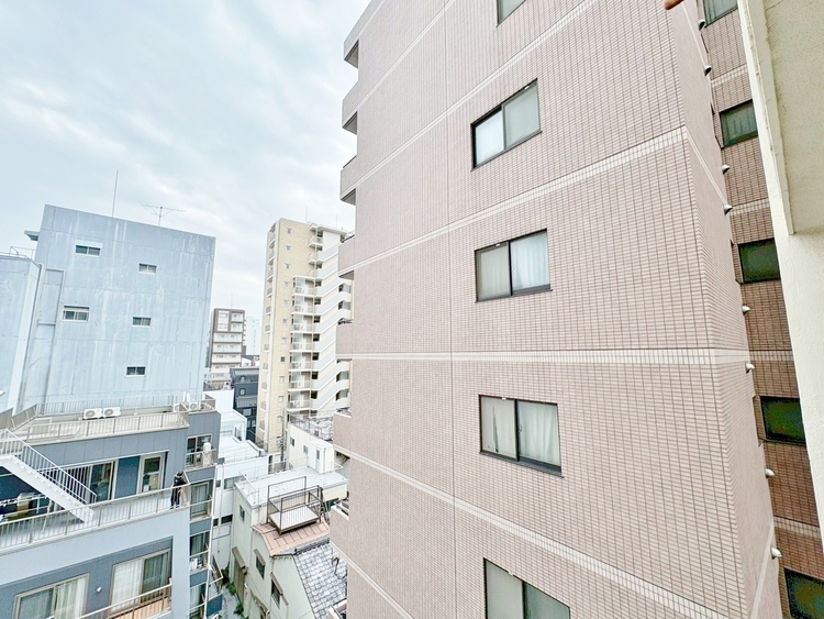 バルコニー 頬をなでる、優しい風を感じることが出来ます。