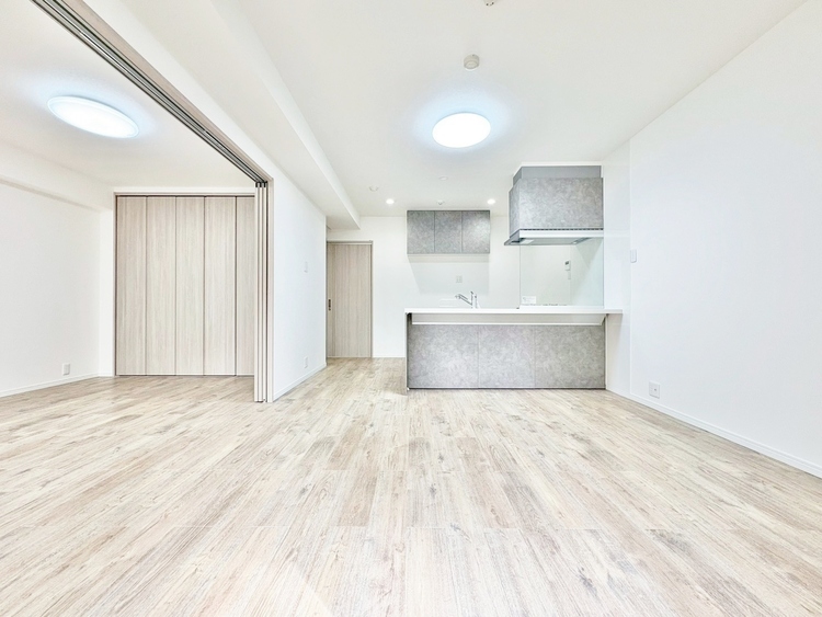 居間 忙しく過ぎゆく日常を置き去るほど、ゆったりした時間が流れるリビング。