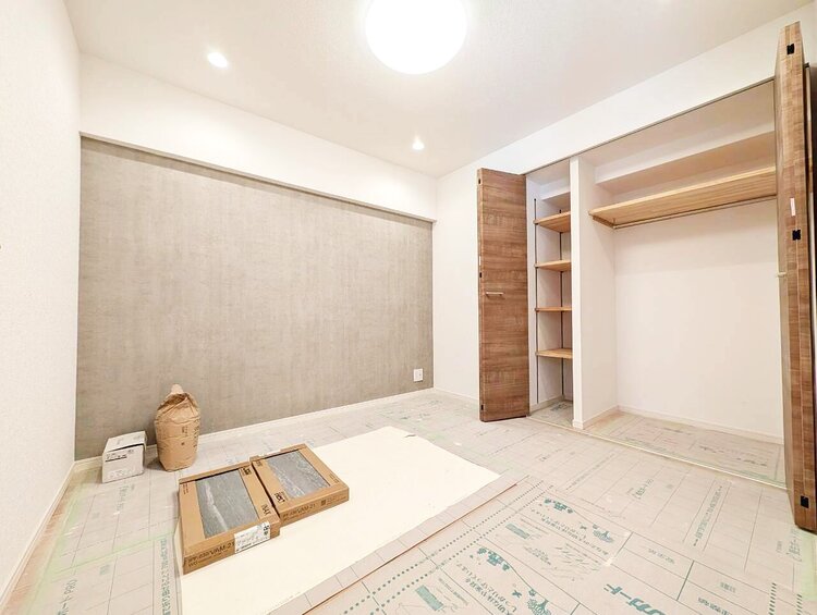 寝室 ベッドも十分に設置するスペースがあります。