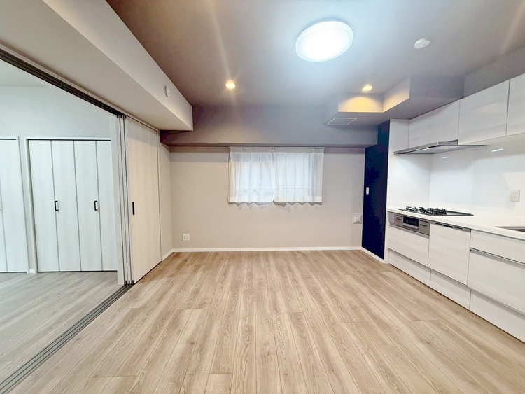 居間 飾り過ぎないシンプルな内装と偏り過ぎないデザインで統一しました。