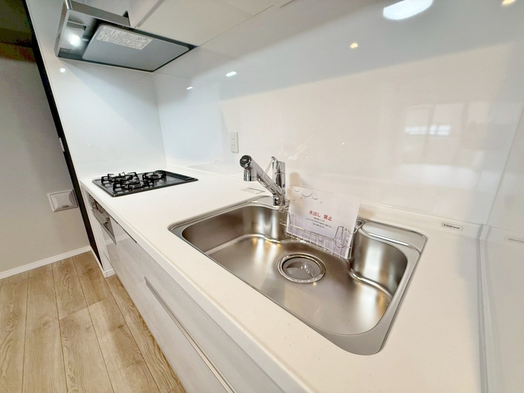 キッチン スマートな意匠と充実の機能を備えたキッチンが、暮らしにおいしい彩りを添えます。