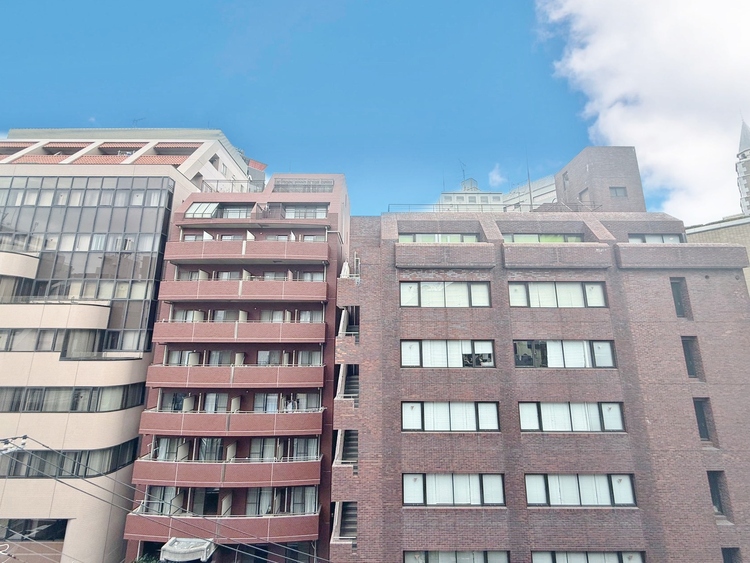 バルコニー 窓を開けると広がる青空。心をリフレッシュして日々を過ごしていきましょう。