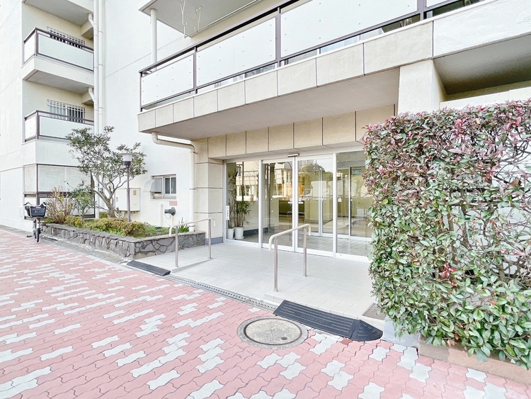 エントランス 外と内をつなぐエントランスは、まさに顔となる場所。