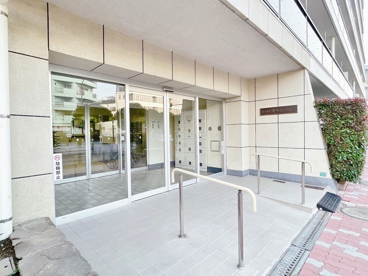 エントランス エントランスは、毎日の行き帰りで使う大事な空間です。