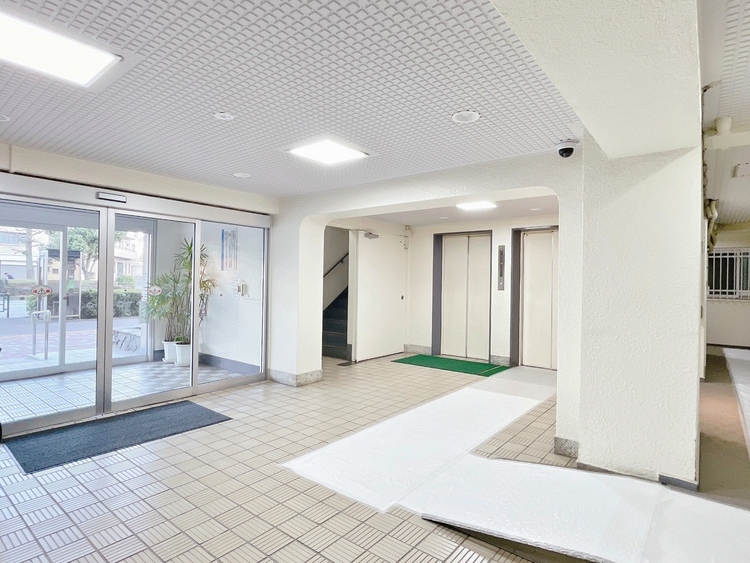 エントランス エントランス内部は、管理が行き届き清潔な共有スペースとなっています。