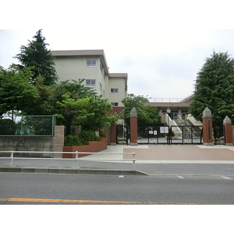 周辺 南浦和中学校(約700m)